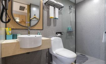 City Comfort Inn Hotel  (Zhongxiang Zhongbai Department Store Chengtian Huafu Branch)