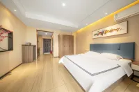 Fengwo Hotel (Xinyang High-speed Railway Station East Station) - Balkoner