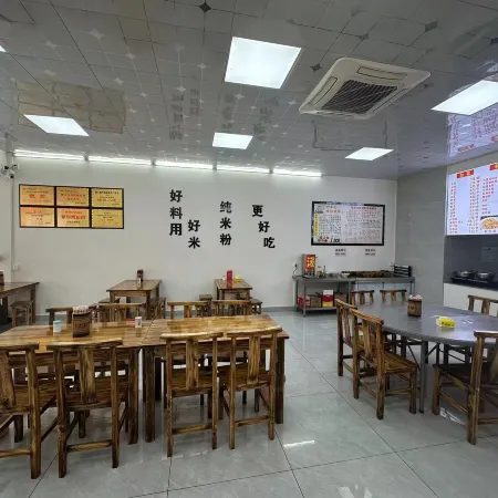 Baiya Hotel (Yangshuo Shili Gallery Yulonghe Branch)