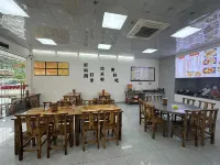 Baiya Hotel (Yangshuo Shili Gallery Yulonghe Branch)