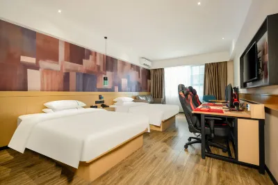 ETAnt·Jin E-Sports Hotel (Baise Longlin Pedestrian Street Bus Terminal Store)