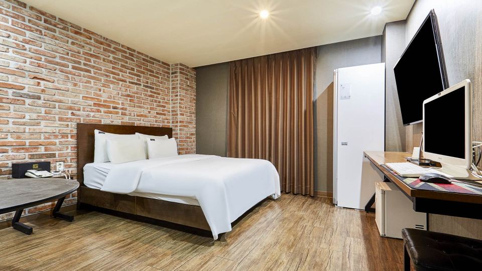 Paradise Hotel