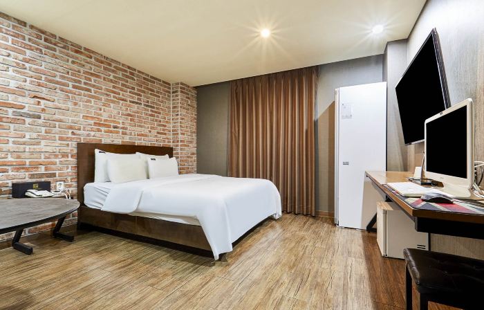 Paradise Hotel