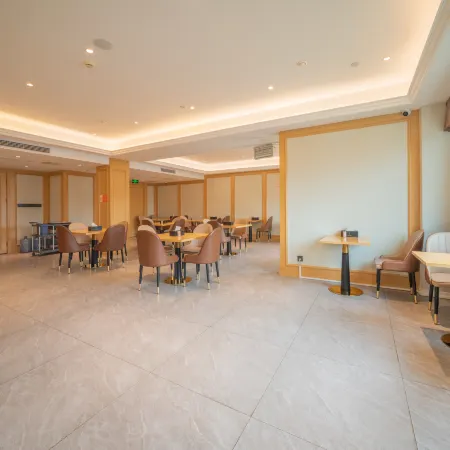 Vienna  International Hotel (Xingyi Jushan Avenue Branch)