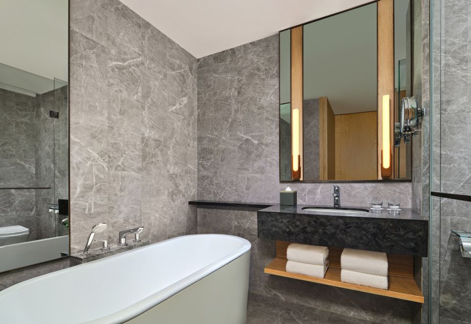 5. 쉐라톤 쿠칭 호..