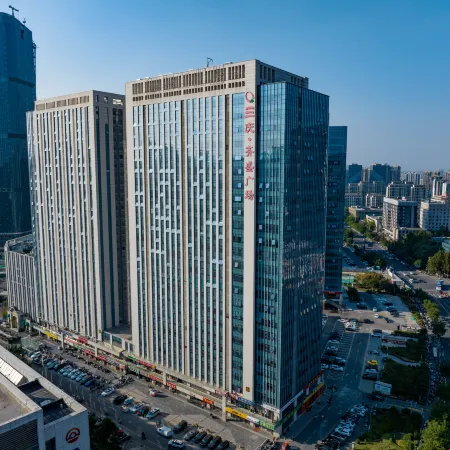 Home Inn Huayi Collection Hotel (Jinan Gaoxin Wanda Qilu Software Park Subway Station)