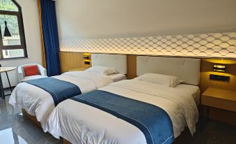 Danfeng Dongfeng Winery Hotel