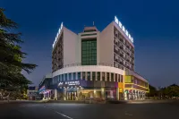 Homeinn Selected Hotel (Changyi Jiaotong Street Zhongbai Building) Hotel di Changyi