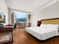 Afuer chain hotel - موقف سيارات