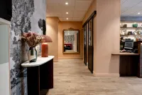 Kyriad Paris 10 - Canal Saint Martin - République