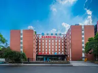 Ibis Hotel (Chengdu Wuhou Temple Yongfeng Subway Station Hotels in A red building/Pleasure City business district