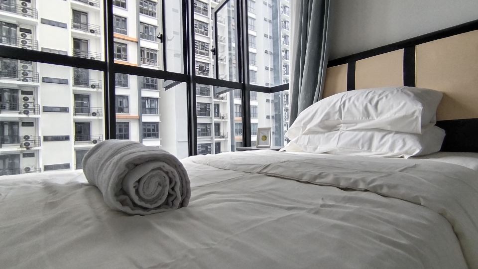 Near Airport K Avenue by Mi Family Room