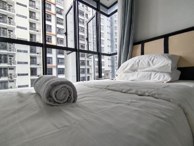 Near Airport K Avenue by Mi Family Room