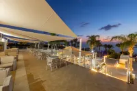 Queens Bay Hotel - bar
