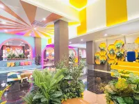 Yellow Bee Resort Cililitan Hotels near Cawang