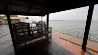 คาวาริน ไทรใหญ่ คอทเทจ แอนด์ เลค - พร้อมระเบียง