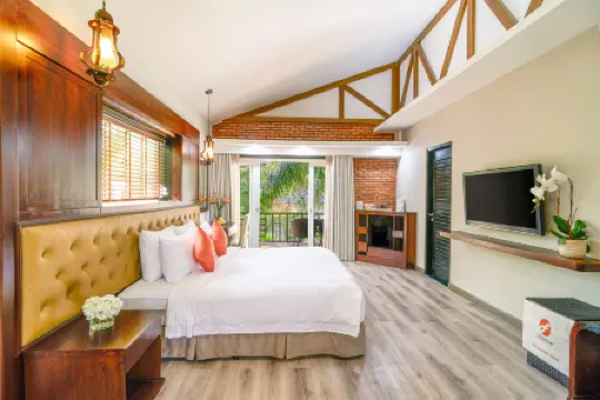 Famiana Resort & Spa Отели рядом с достопримечательностью «Лонг-Бич Перлс»