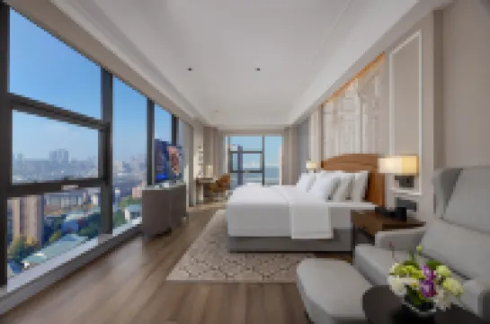 維也納國際酒店（重慶光環購物公園歡樂谷店） 鄰近重慶光環購物公園室內植物園“沐光森林”的酒店