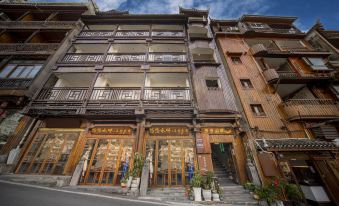 Longqi, Phoenix, waterfront, high end B & B