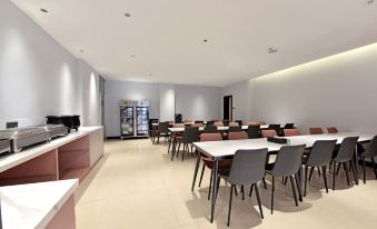 Xincai Hotel (Nanning Chaoyang Square Railway Station Subway Station Store)
