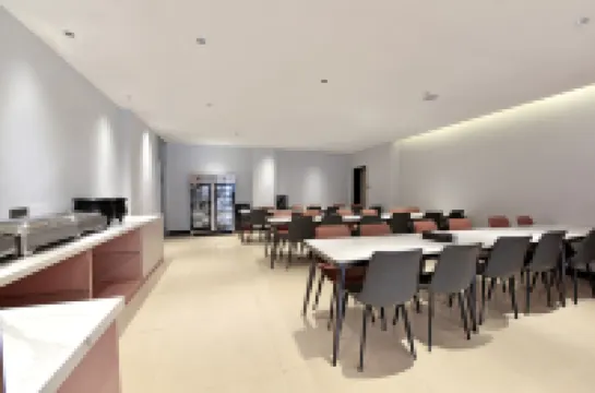 Xincai Hotel (Nanning Chaoyang Square Railway Station Subway Station Store)