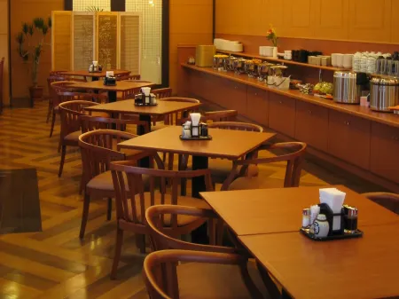 Hotel Route Inn Kitami Odori Nishi Отели рядом со станцией JR Itoshino station