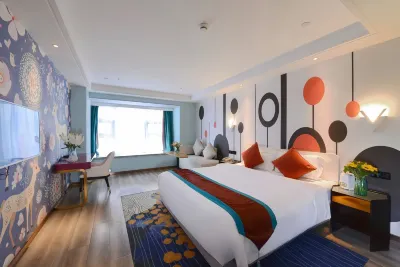 Tongqi Hotel Отели рядом с достопримечательностью «Луцзянь Бич»