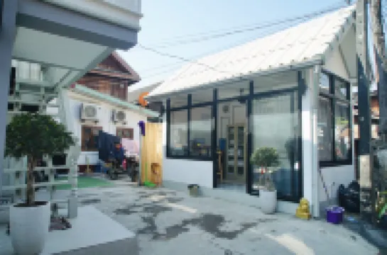 Nalin Guesthouse(casa) Hoteles cerca de Wat Mai