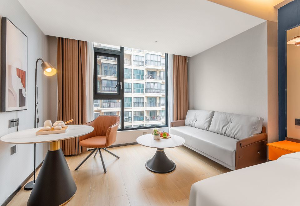 [호텔 로비의 깔끔한 모습]