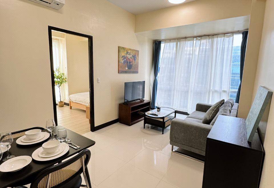 NEW Furnitures and NEAR BEACH Condo