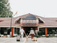TUWUH HOTEL AT KAYUTANGAN Hotels near Malang City Square