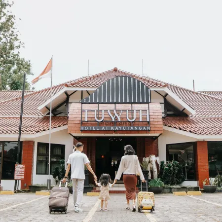 TUWUH HOTEL AT KAYUTANGAN