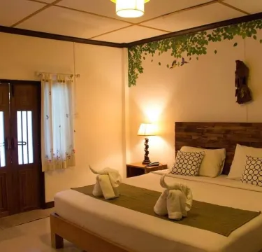 ห้องดีลักซ์ เตียงใหญ่ 1 เตียง