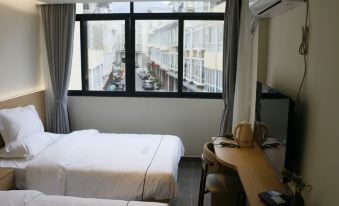 Qingfeng Xiaozhu Hotel
