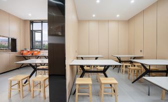 Rujia Huayi Selected Hotel (Luoyang Railway Station Chundu Road Branch)