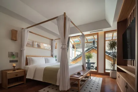 Far Hil Reflectsnow Hotel