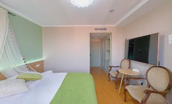 Weihai Shuwang Boutique Hotel (Weigao Plaza Branch)
