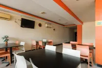 紅門PLUS酒店-雅加達加蘭佩穆達