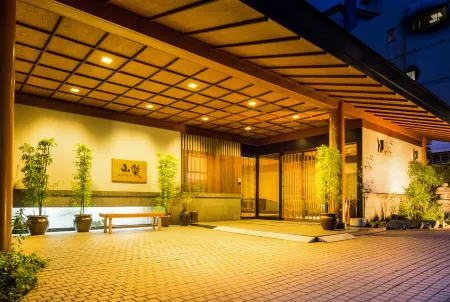 Kinugawa Onsen Sanraku Отели рядом с достопримечательностью «Мировая площадь Тобу»