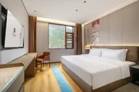 稲城季楓国際温泉リゾートホテル Langjiling Temple of Gongga周辺のホテル