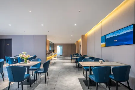 MeetU Hotel (Deyang Guanghan) Отели рядом с достопримечательностью «Jinyan Square»