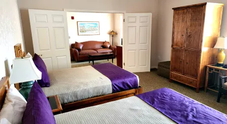 SW Hotel – No Resort Fee Отели рядом с достопримечательностью «Tin How Temple»