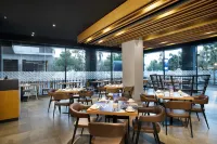 Fox Lite Hotel Cikarang - فطور