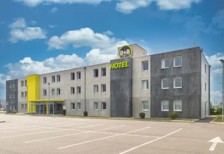 B&B Hotel Montargis-Amilly Отели в г. Луаре