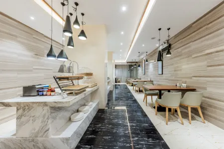 Lilium elysees Hotel (Guangzhou Railway Station Subway Station Baima Clothing City Market) Отели рядом с достопримечательностью «Zhangjiuling Jinian Park»