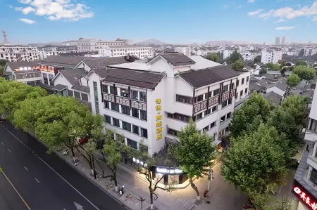 Shaoxing Lu Xun's Hometown Adventure - Taoran Hotel (Cangqiao Zhijie Branch) Отели рядом с достопримечательностью «Datong School»
