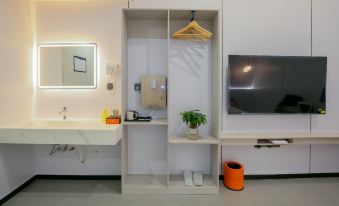 Zhujun Hotel (Neijiang High-speed Railway North Station Normal College)