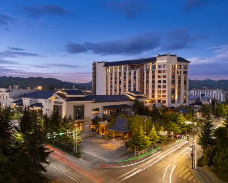 Shangri-La Resort Hotels in Shangri-La