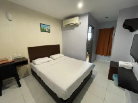 M Three Hotel 曼絨市住宿飯店