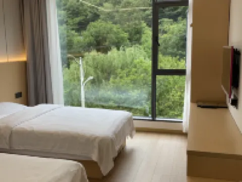 Wu and Mountain House Hotels in Nanjiang
